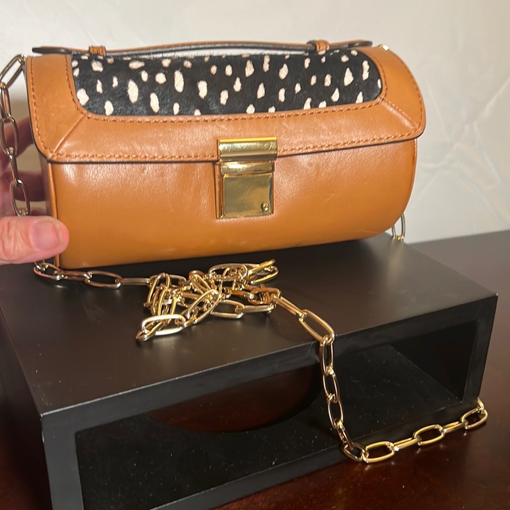 VINCE CAMUTO ADORABLE•UNIQUE•BARREL CLUTCH/CROSSBODY  *NEVER USED*